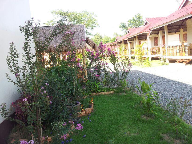 Smile Resort Mae Rim Esterno foto
