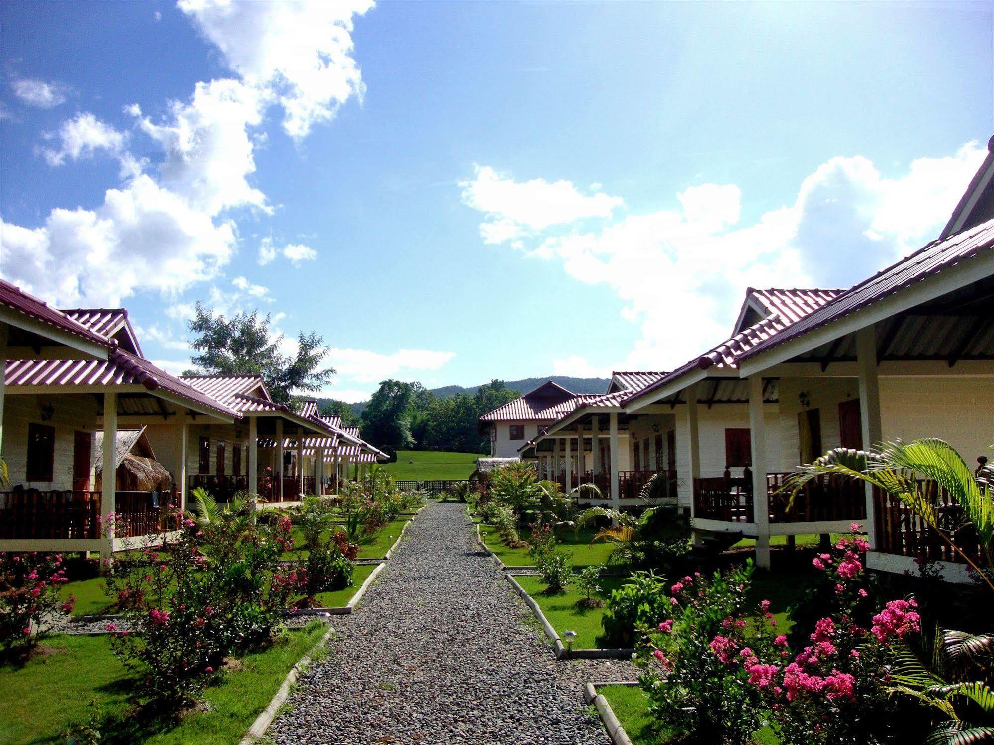 Smile Resort Mae Rim Esterno foto
