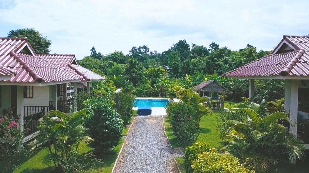 Smile Resort Mae Rim Esterno foto
